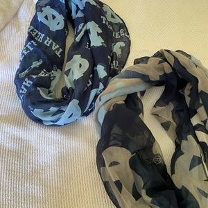 2 Carolina scarves